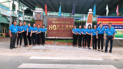 Trường Mầm non Hoa Lan Hưởng ứng phong trào mặc áo xanh công đoàn vào ngày thứ 3 đầu tháng