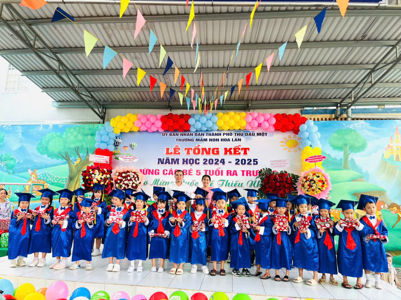 Các bé lớp Lá Lễ ra trường năm học 2024-2025