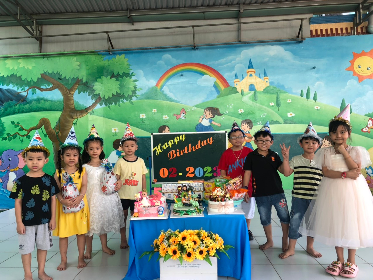 Trường Mầm Non Hoa Lan  tổ chức sinh nhật các bé có ngày sinh trong tháng 02/2023
